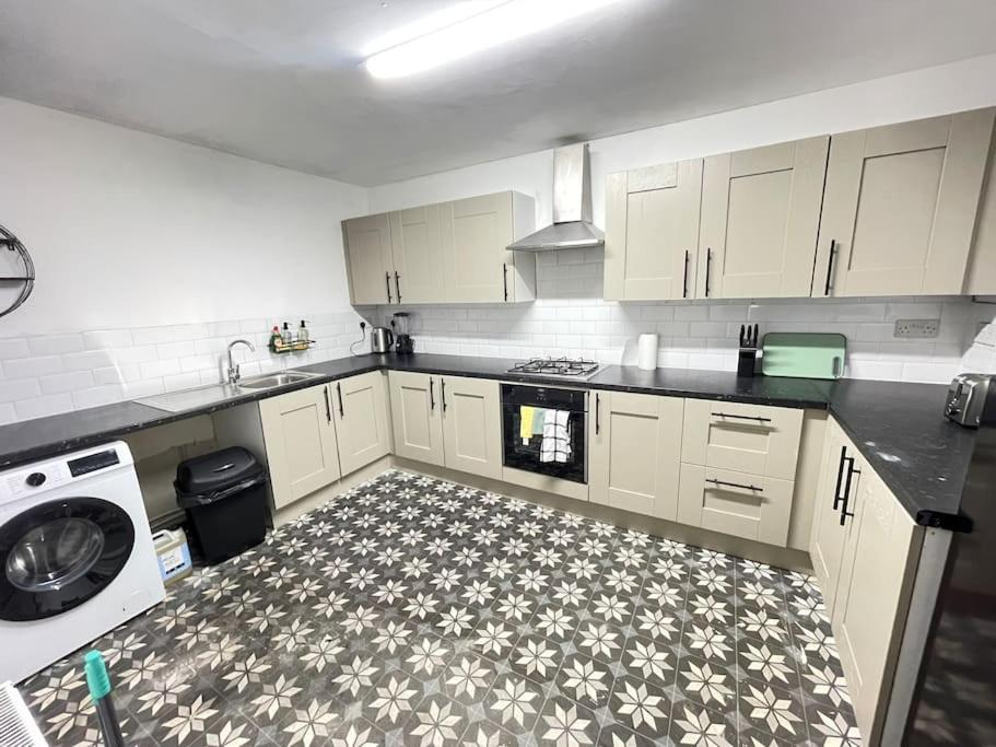 30 Percent Off Weekly Stays - 6 Bedroom House - 11 Beds Blackpool Eksteriør bilde